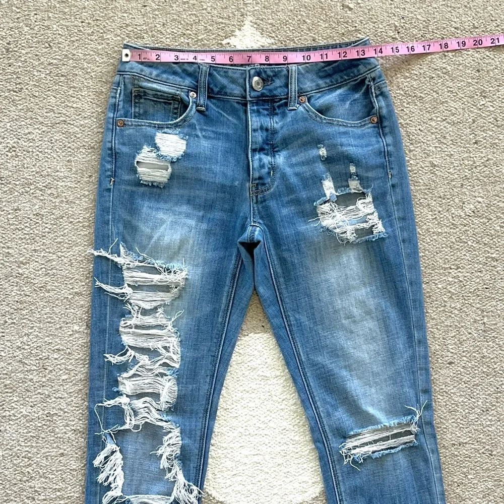 American Eagle Distressed Tomgirl Jeans Size 0 - Picture 6 of 12